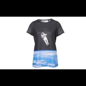 quirky & fun astronaut t-shirt!🌍👩🏼‍🚀
